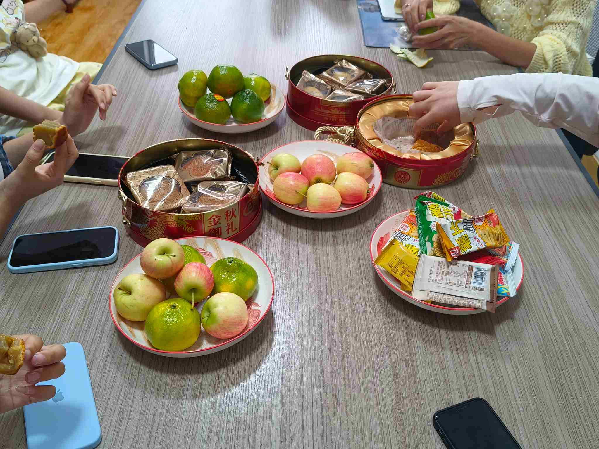 Zemeijia жылы шай ішеді