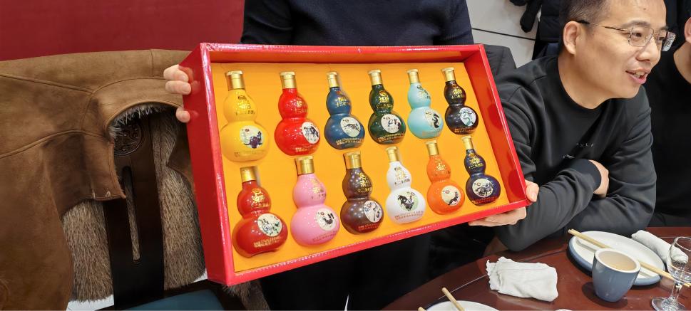 Zemeijia Жылқы жылын ұжымдық мерекемен қарсы алады