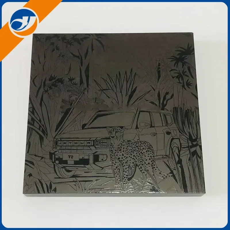 Күңгірт бедерлі қара сыйлық қорабы